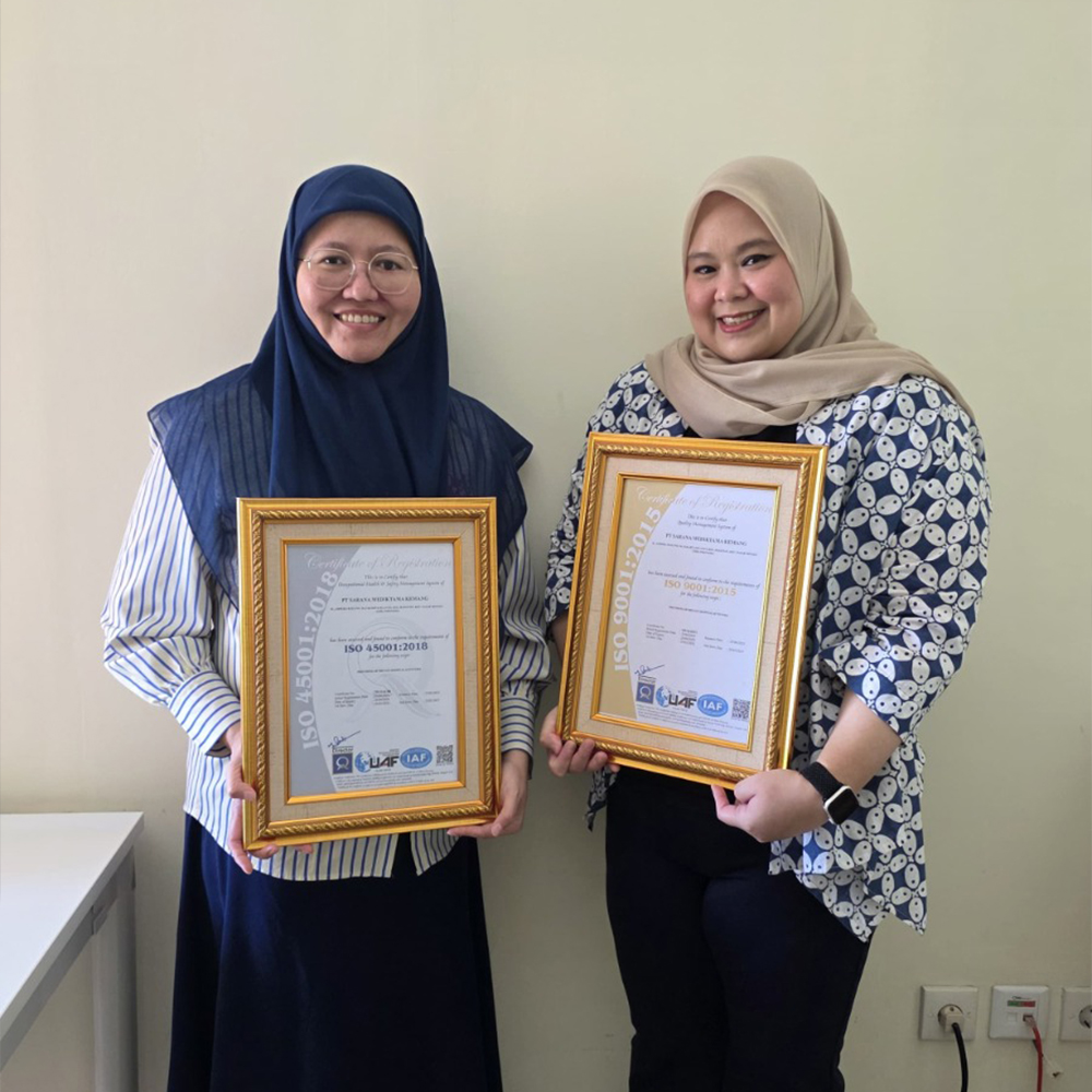 Gambar - Penyerahan Sertifikat Sarana Medikatama Kemang